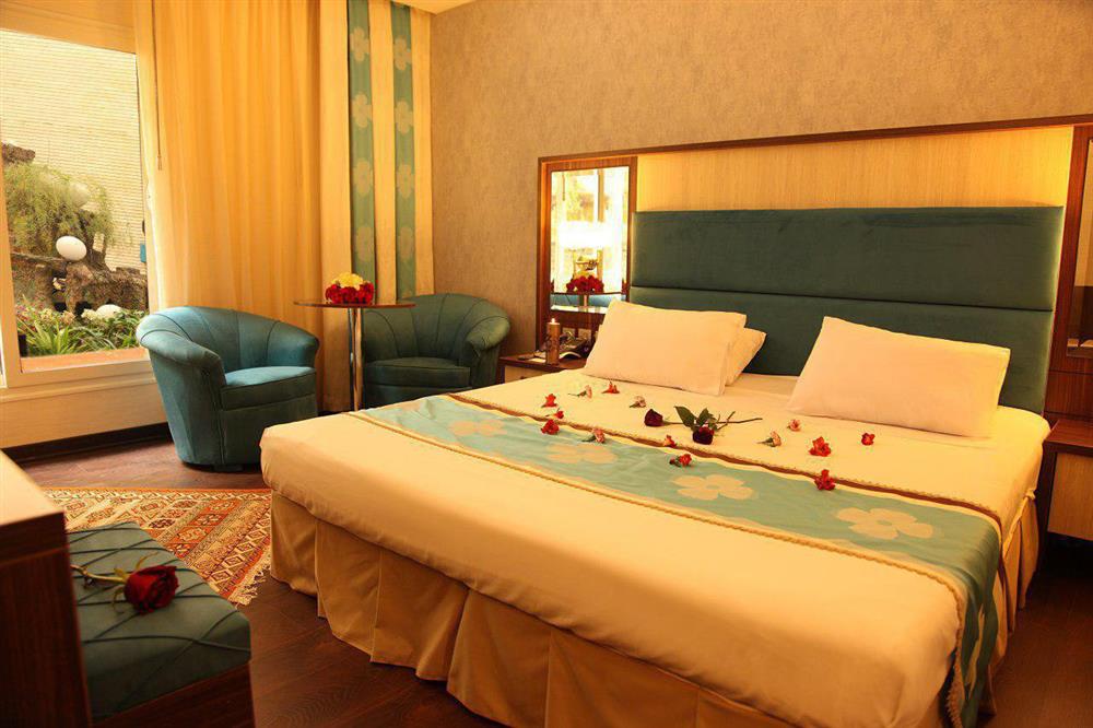 هتل عالی قاپو اصفهان
